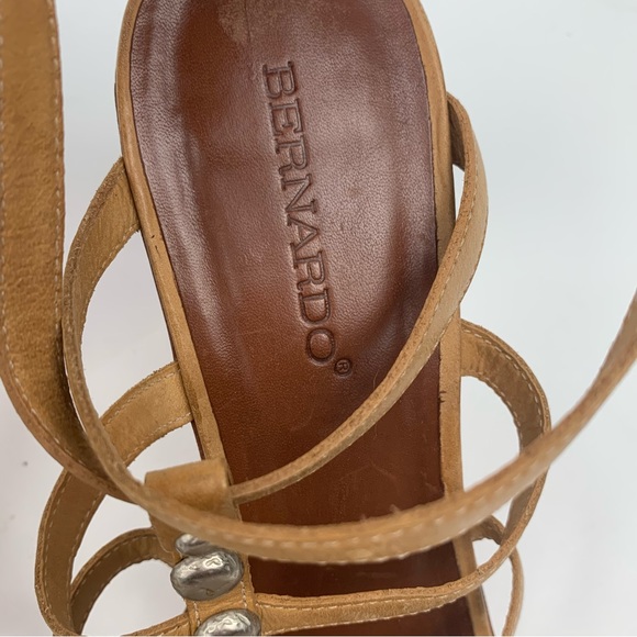 Bernardo Hannah Strappy Studded Thong Heel Sandals Tan leather Cuoio - Picture 6 of 16